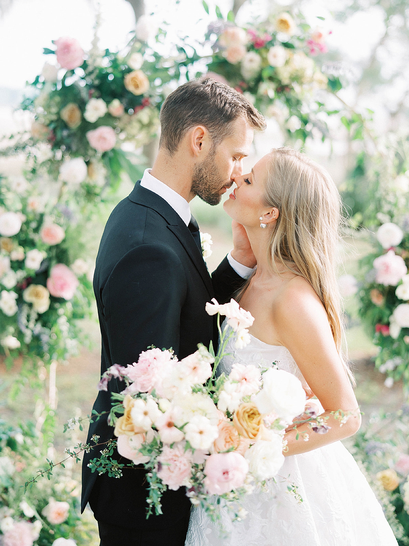 Bride and groom kissing | Carters Event Co